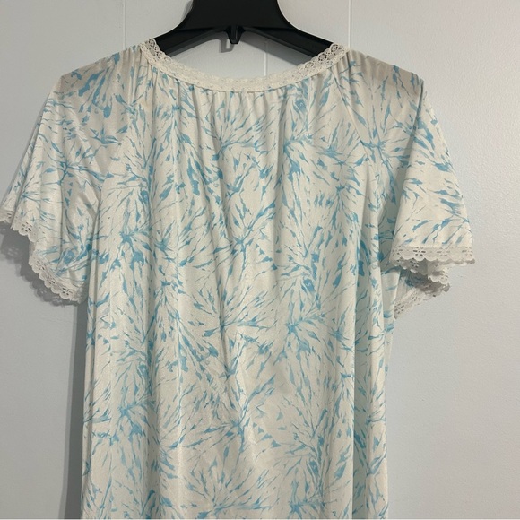 Vintage Gotham New York‎ medium, White and Blue Floral Nightgown - Picture 10 of 11